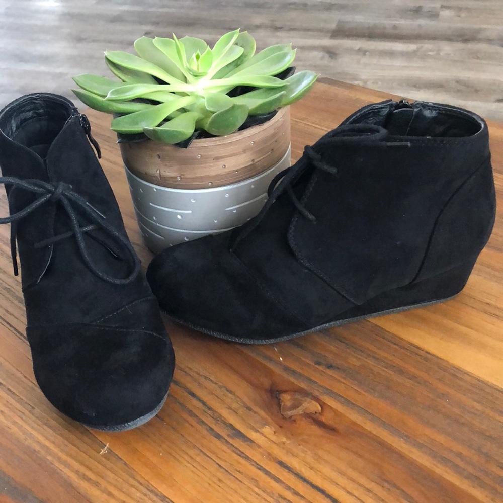 Black booties with platform girls size 4